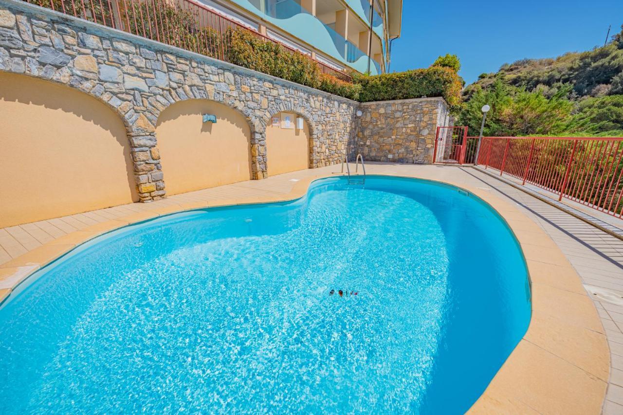 Appartamento Incantevole Con Piscina Vallecrosia Exterior photo